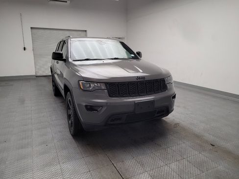 Used 2019 Jeep Grand Cherokee Laredo AWD/4WD image 14
