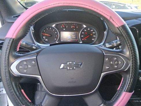 Used 2022 Chevrolet Traverse LT FWD image 11
