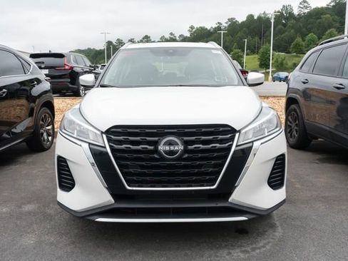 Used 2023 Nissan Kicks SV FWD image 2