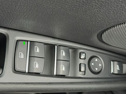 Used 2018 BMW X6 xDrive50i w/ M Sport Package image 18