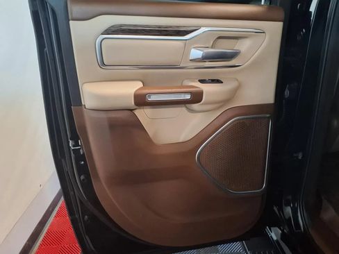 Used 2019 RAM 1500 Laramie AWD/4WD image 12