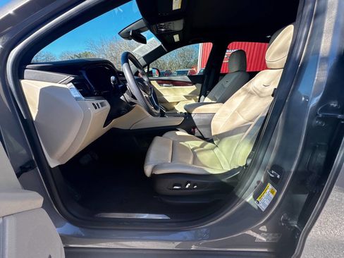 Used 2017 Cadillac XT5 Luxury w/ Driver Awareness Package image 20