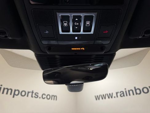 Used 2024 Land Rover Discovery Dynamic SE AWD/4WD image 22