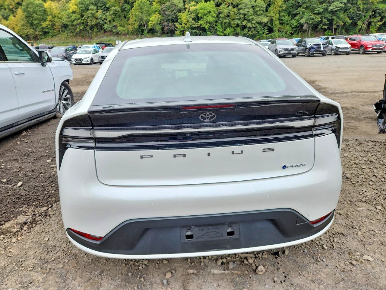 Used 2025 Toyota Prius Plug-In Hybrid FWD image 4