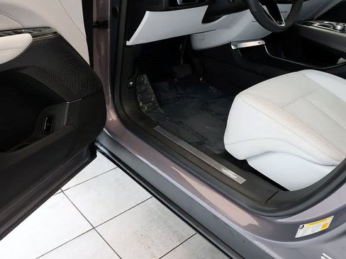 Used 2026 Cadillac Lyriq Luxury AWD/4WD image 25