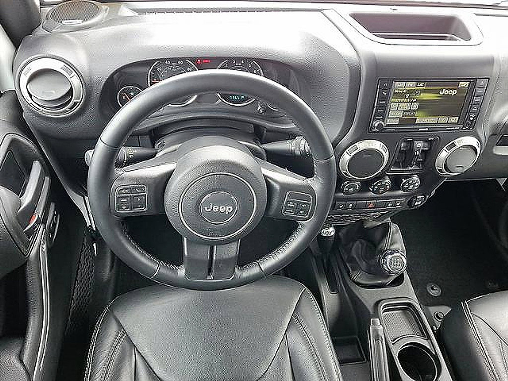 Used 2017 Jeep Wrangler Unlimited Sahara w/ Max Tow Package AWD/4WD image 12