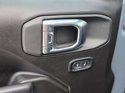 Used 2025 Jeep Wrangler Sport AWD/4WD image 11