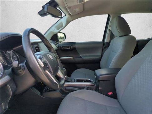Used 2022 Toyota Tacoma SR5 RWD image 15