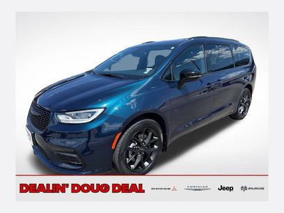 Used 2024 Chrysler Pacifica Touring-L w/ S Appearance Package
