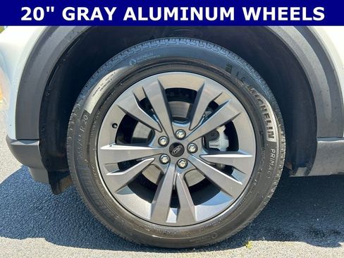 Used 2023 Ford Explorer XLT w/ Equipment Group 202A RWD image 8