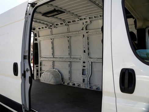 Used 2023 RAM ProMaster 2500 FWD image 10