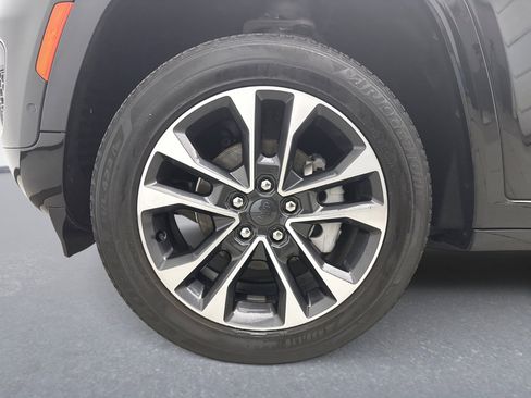 Used 2022 Jeep Grand Cherokee Overland w/ Luxury Tech Group IV image 28