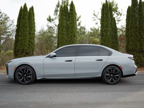 Used 2023 BMW 760i xDrive w/ Executive Package image 5