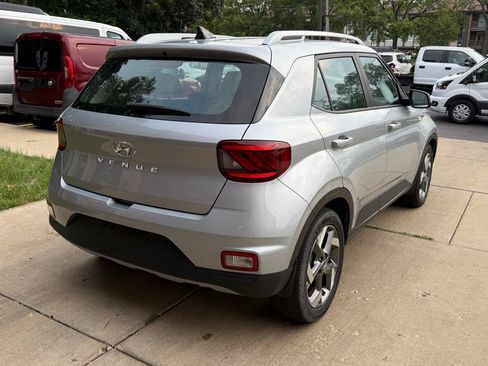 Used 2022 Hyundai Venue SEL FWD image 7
