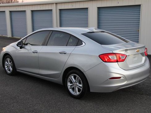 Used 2018 Chevrolet Cruze LT FWD image 7