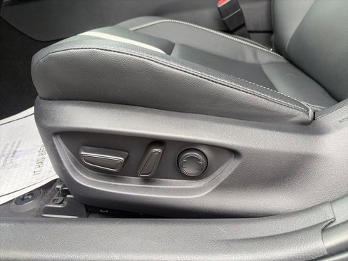 Used 2025 Toyota Camry SE w/ Convenience Package FWD image 16