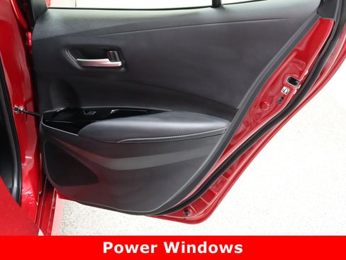 Used 2025 Toyota Corolla SE image 30