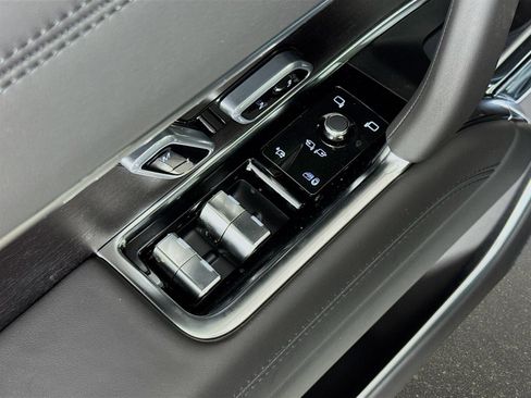 New 2026 Land Rover Range Rover Long Wheelbase SE AWD/4WD image 20