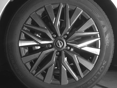 Used 2025 Nissan Altima 2.5 SV FWD image 15