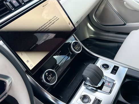 Used 2023 Jaguar XF SE image 27