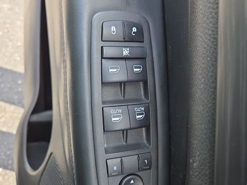 Certified 2022 Jeep Grand Cherokee Laredo X AWD/4WD image 32