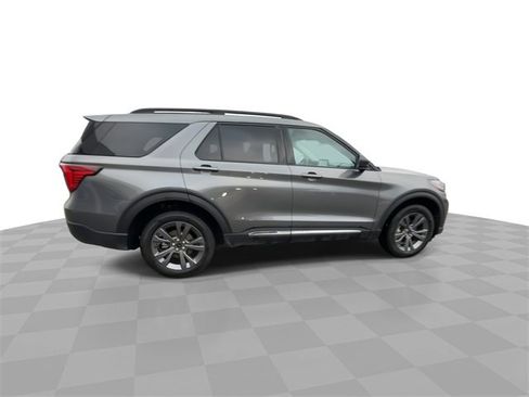 Used 2025 Ford Explorer Active w/ Active Comfort Package image 9