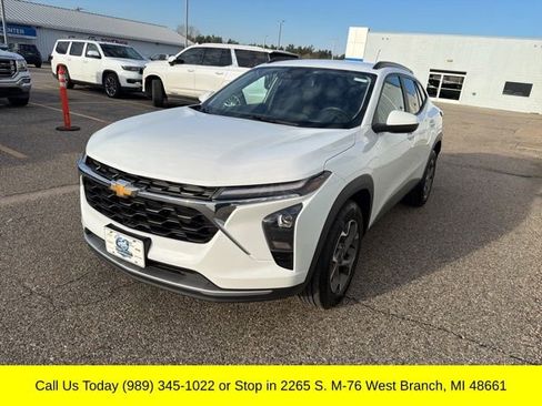 Used 2024 Chevrolet Trax LT w/ Driver Confidence Package FWD image 7