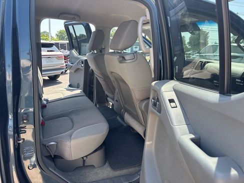 Used 2014 Nissan Frontier SV w/ SV Value Truck Package AWD/4WD image 13