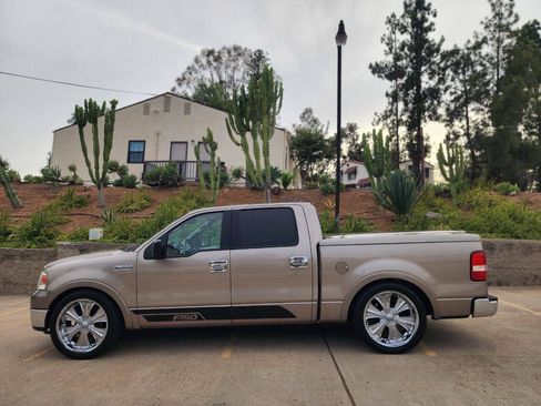Used 2004 Ford F150 Lariat RWD image 5