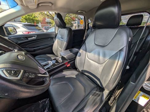 Used 2018 Ford Edge Titanium w/ Technology Package AWD/4WD image 16