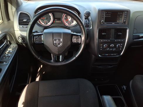 Used 2020 Dodge Grand Caravan SE FWD image 19