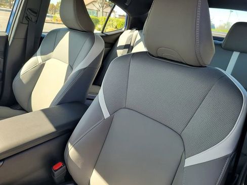 Used 2025 Toyota Camry SE image 12