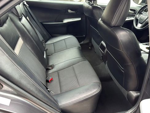 Used 2014 Toyota Camry SE w/ Moonroof Package FWD image 18