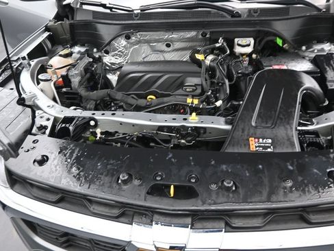 Used 2025 Chevrolet Trax LT FWD image 16