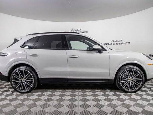 Used 2023 Porsche Cayenne image 4