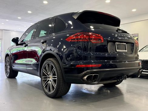 Used 2015 Porsche Cayenne Turbo w/ Premium Package AWD/4WD image 5
