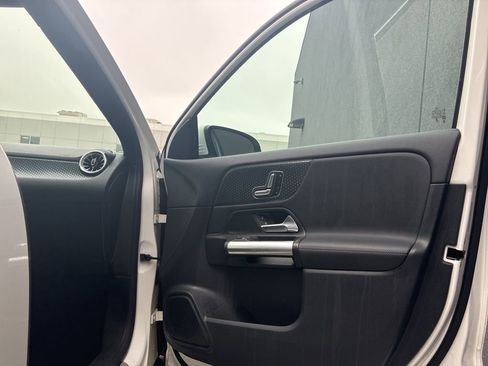 Used 2025 Mercedes-Benz GLA 250 4MATIC image 19