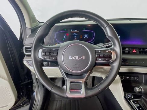 Used 2024 Kia Sportage EX image 12