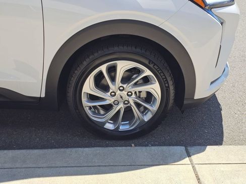 New 2027 Chevrolet Bolt LT w/ Comfort Package FWD image 9