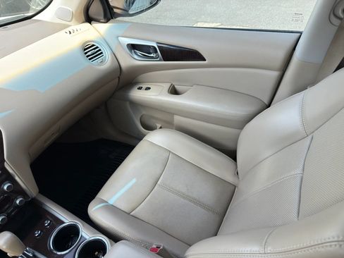 Used 2015 Nissan Pathfinder Platinum FWD image 12