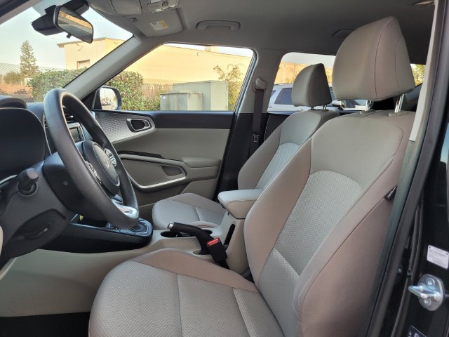 Used 2025 Kia Soul LX w/ LX Technology Package FWD image 12