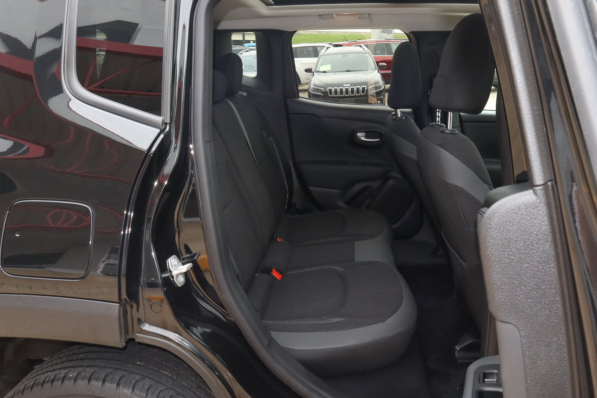 Used 2023 Jeep Renegade Altitude w/ Sun/Sound Group AWD/4WD image 23