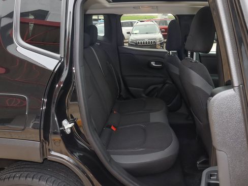 Used 2023 Jeep Renegade Altitude w/ Sun/Sound Group AWD/4WD image 23