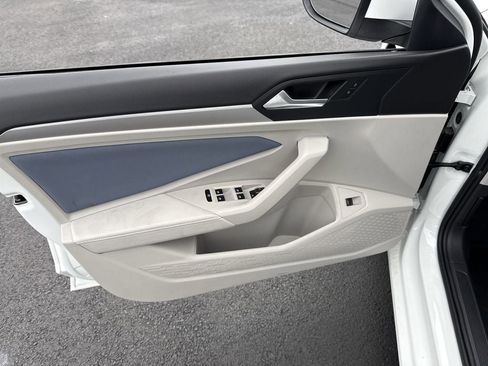 New 2026 Volkswagen Jetta SE FWD image 24