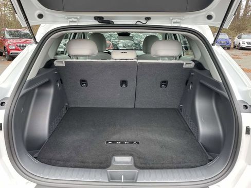 Certified 2025 Hyundai Kona SE image 8
