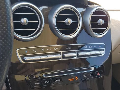Used 2018 Mercedes-Benz GLC 300 4MATIC image 17