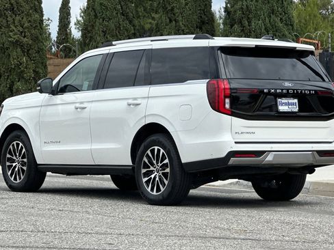 Used 2025 Ford Expedition Platinum AWD/4WD image 6