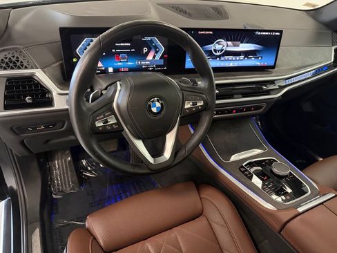 Used 2024 BMW X5 xDrive40i w/ Parking Assistance Package AWD/4WD image 11