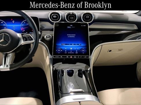 Used 2025 Mercedes-Benz GLC 300 4MATIC image 6