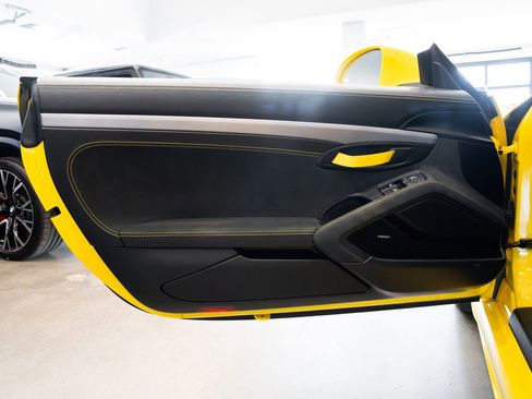 Used 2022 Porsche 718 Cayman GT4 image 15